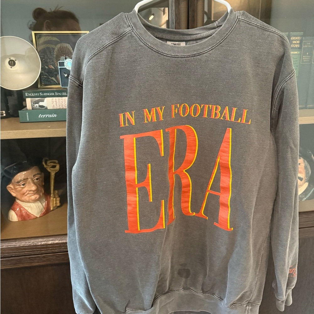 Fan girl trendy game day gear : Taylor swift in my football era sweatshirt Med.